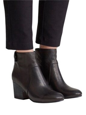 Eileen Fisher Harris Black Tumbled Leather Block Heel Ankle Booties Boots 9